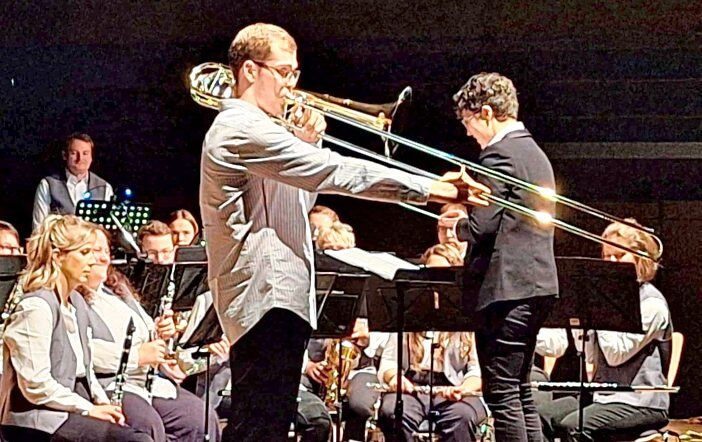 Solist an der Bassposaune ist Mathis Kaiser, ein Eigengewächs des Musikzuges. Fotos: Dieter Bäbler