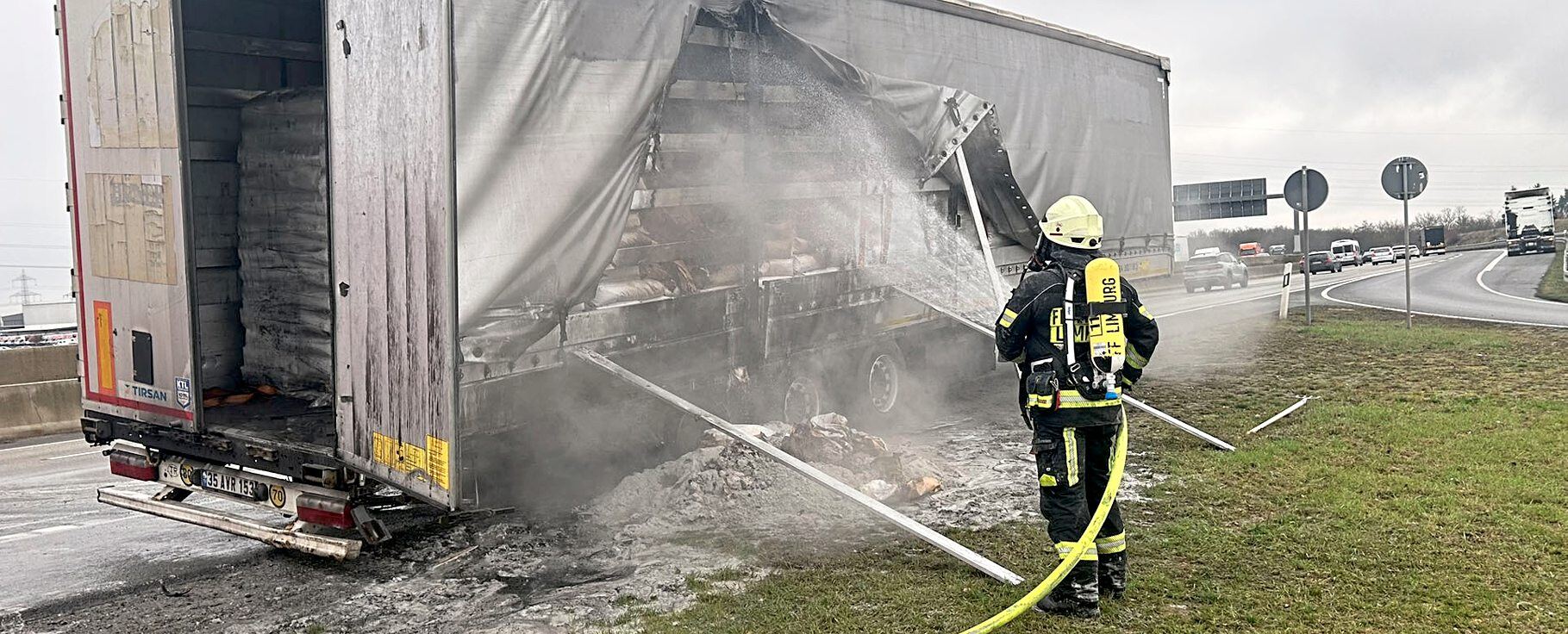 Lkw-Anhänger brennt auf der A 3 bei Limburg - Foto: Klaus-Dieter Häring