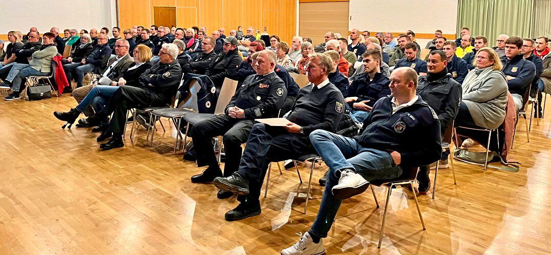 Was ist im Krisenfall zu tun? Darüber informieren sich die Bürger von Dornburg. Foto: Anken Bohnhorst