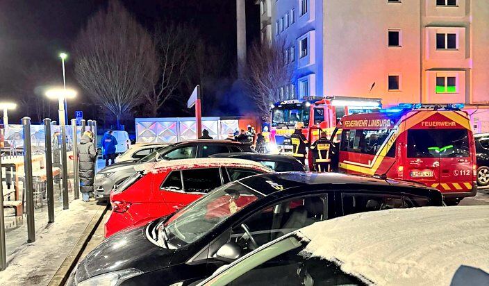 Circa 20.000 Euro Schaden richtet ein Mülltonnenbrand im ICE-Gebiet in Limburg an. Foto: Jan Moritz