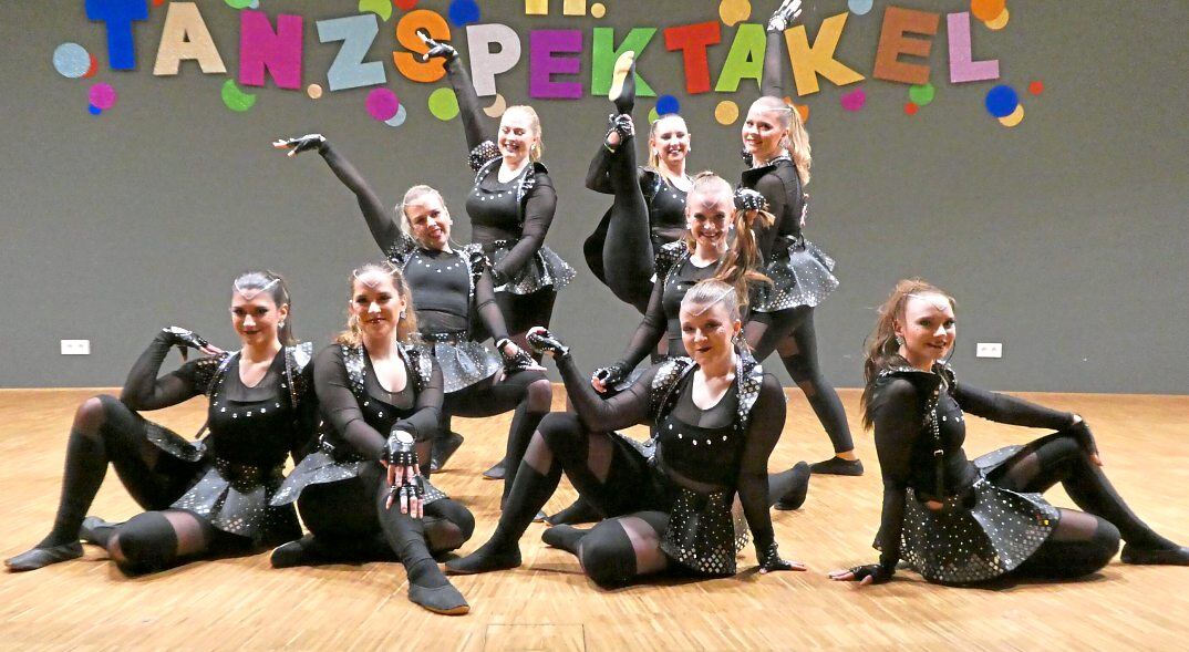 Beim Auftritt der „A-Town-Girls" aus Arturt drehte sich alles um Lady Gaga. Fotos: Peter Schäfer