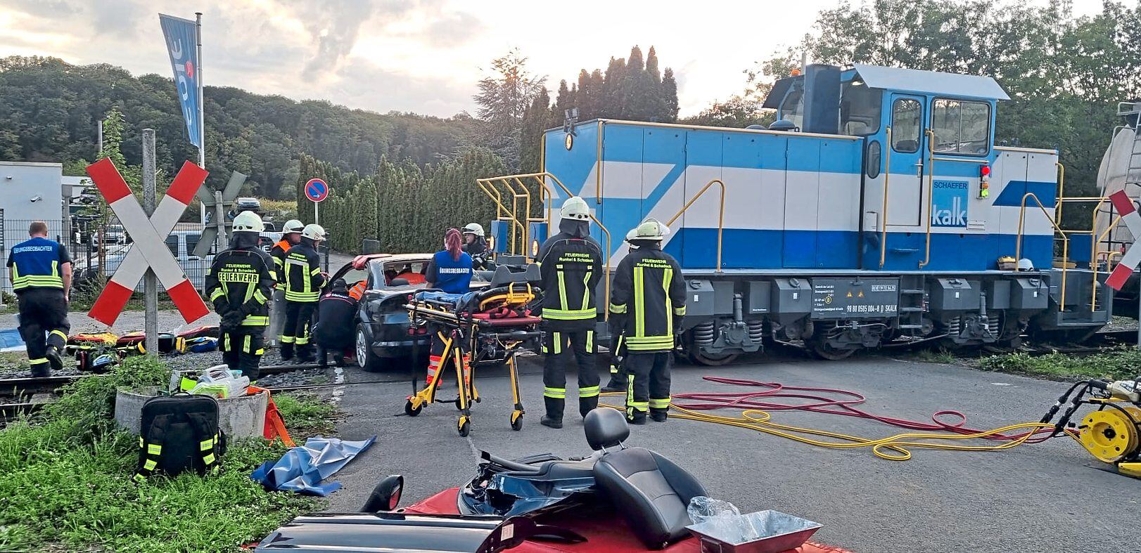 Übung der Runkeler Feuerwehren „Kollision Zug mit Straßenfahrzeug“. Fotos: Feuerwehr