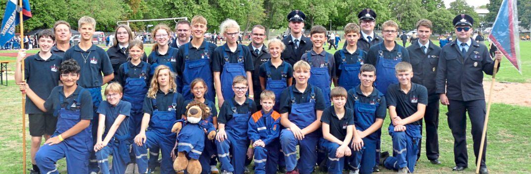 Erfolgreiche Kameraden: Das Gruppenfoto der Teams aus Kirberg. Fotos: Feuerwehr Hünfelden-Kirberg